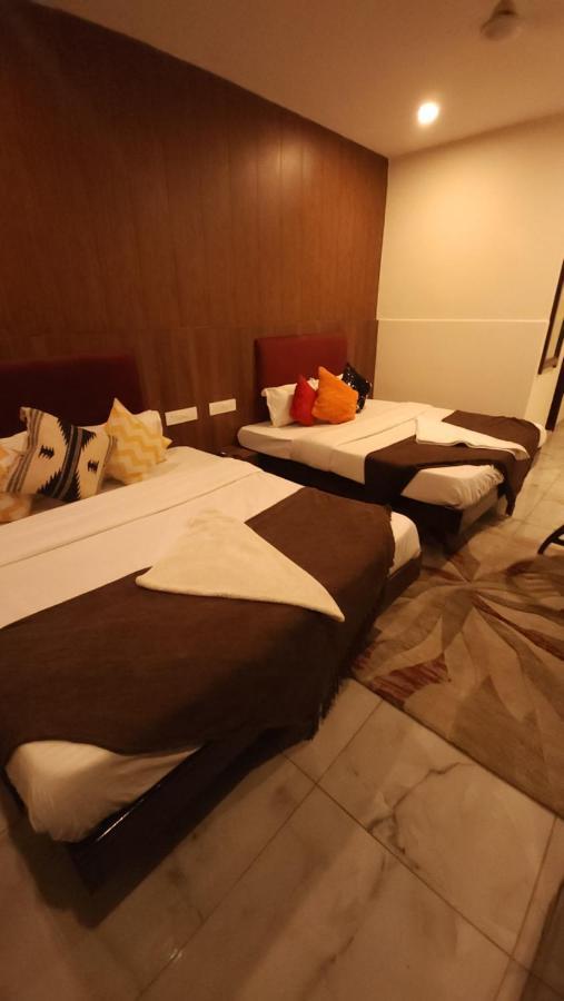 Hotel Multitech Premium Чандигарх Экстерьер фото
