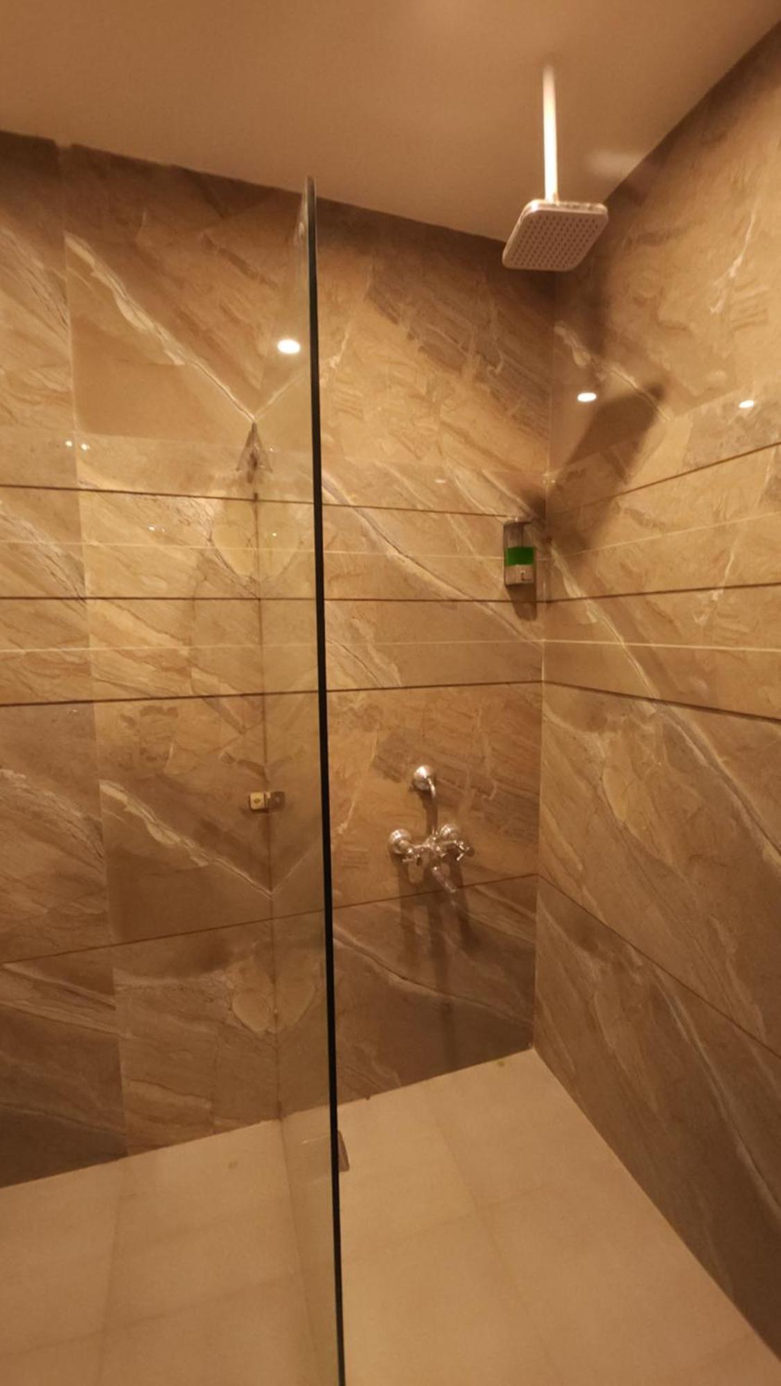Hotel Multitech Premium Чандигарх Экстерьер фото