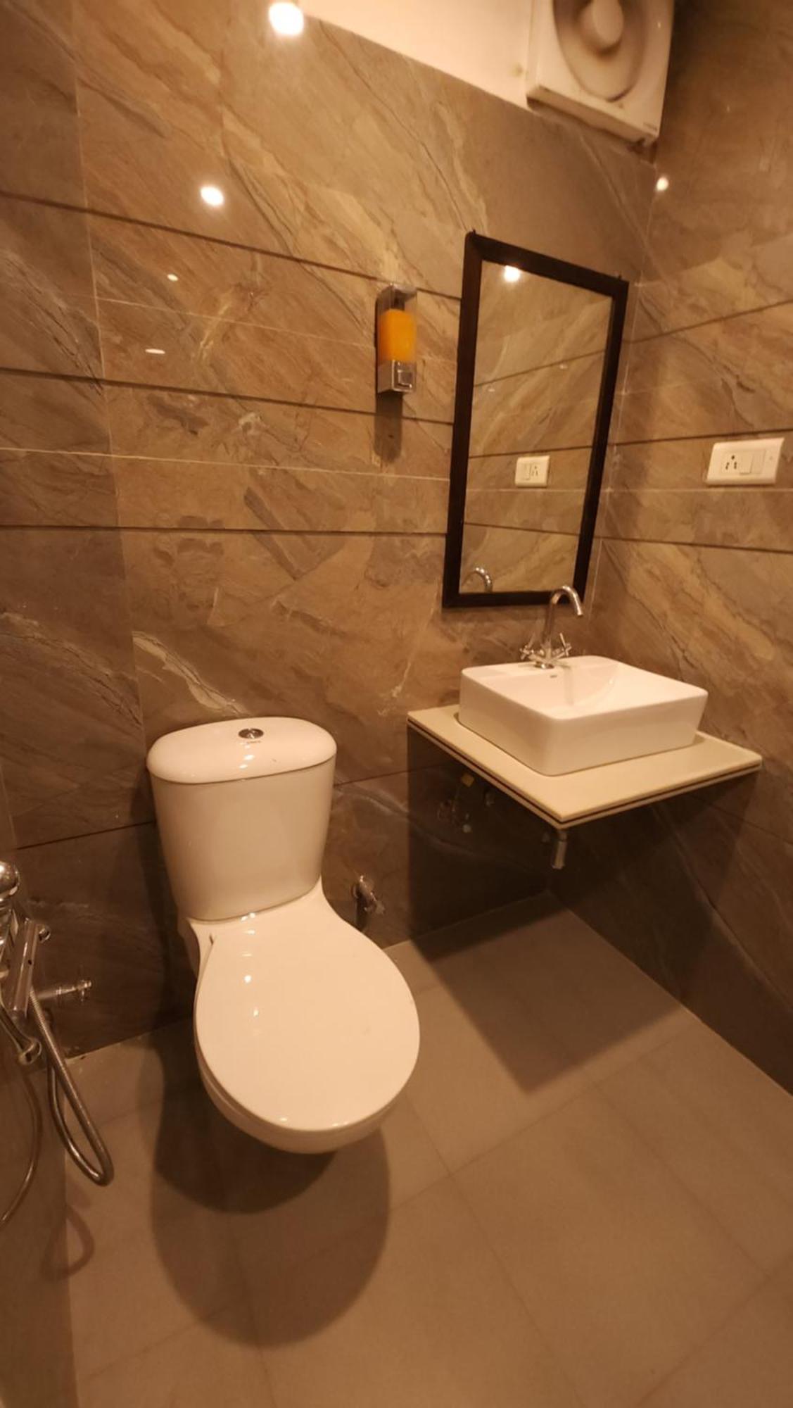 Hotel Multitech Premium Чандигарх Экстерьер фото