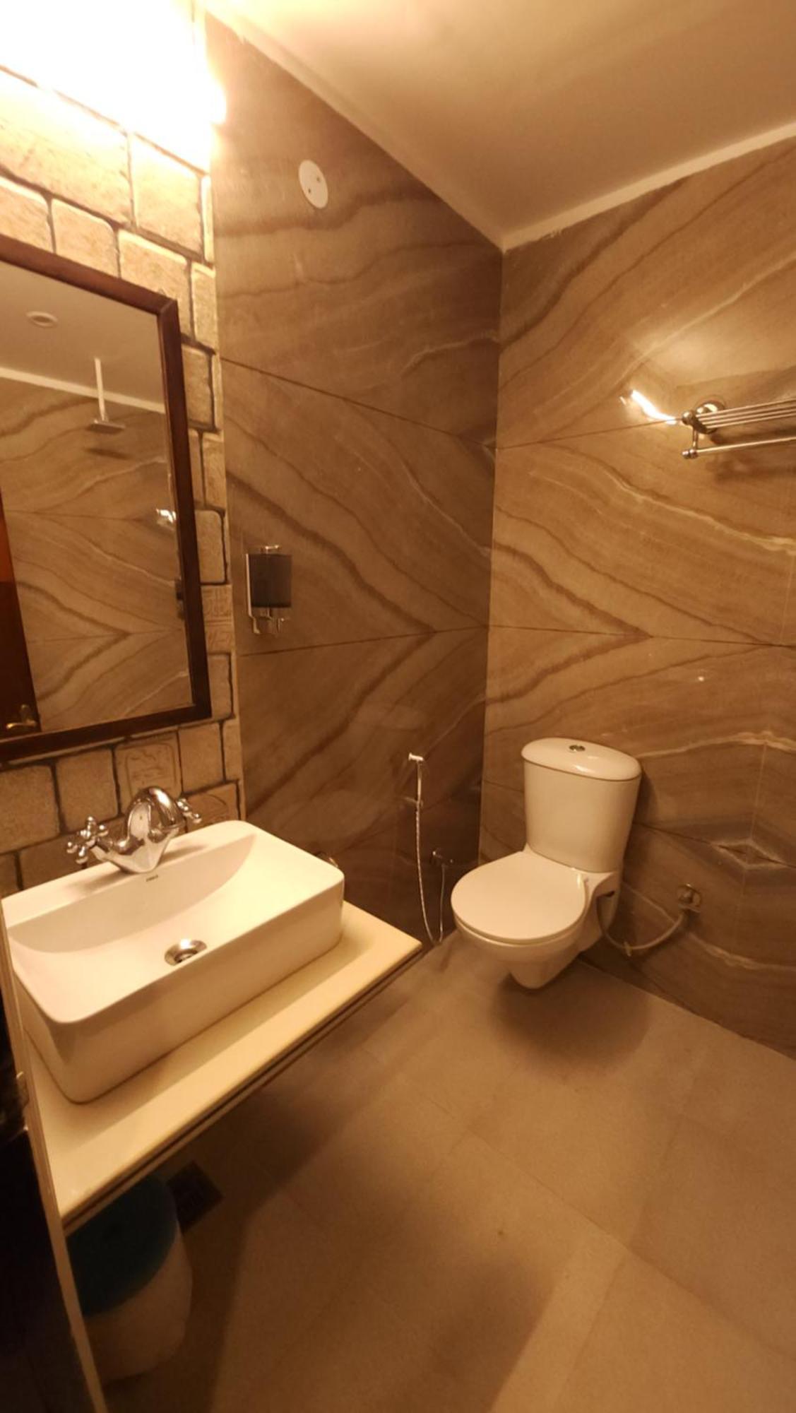Hotel Multitech Premium Чандигарх Экстерьер фото